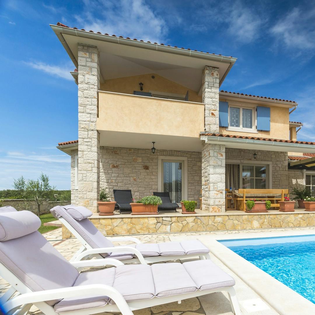 European-style holiday home with swimming pool and sun loungers
